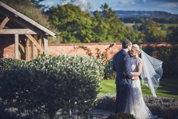 Upton_Barn_and_walled_garden_wedding_photography_blog_0036.jpg