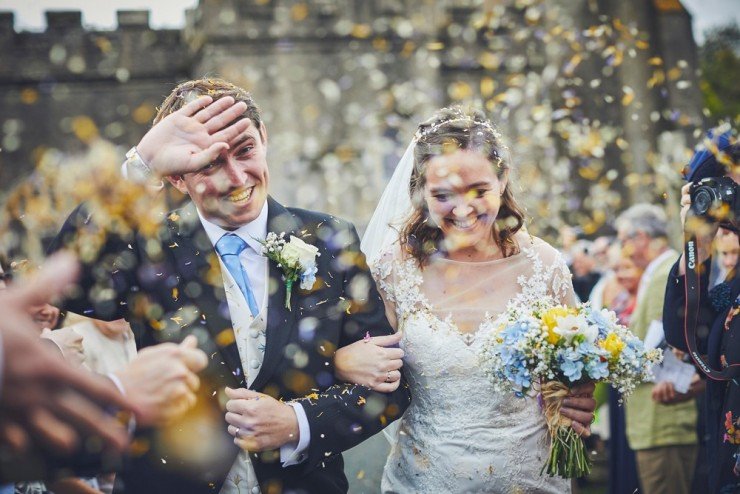 confetti throw at wedding in south hams devon
