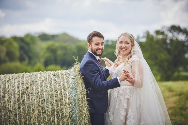 relaxed summer wedding photography at the corn barn near Cullompton in devon