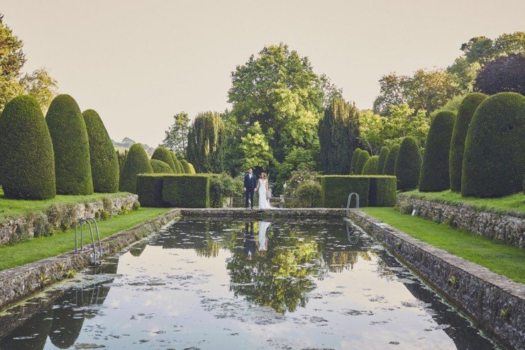 summer wedding photography at mapperton house in Somerset