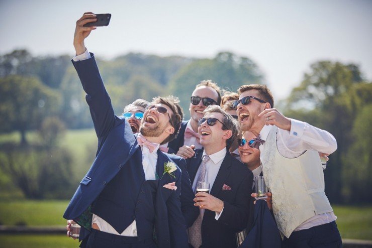 relaxed summer wedding photography at rockbeare manor in devon