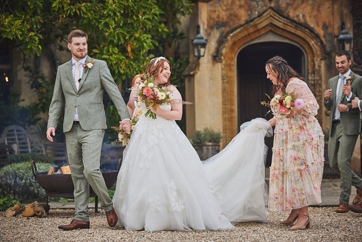 bridal-party-pig-at-combe-gittisham.jpg