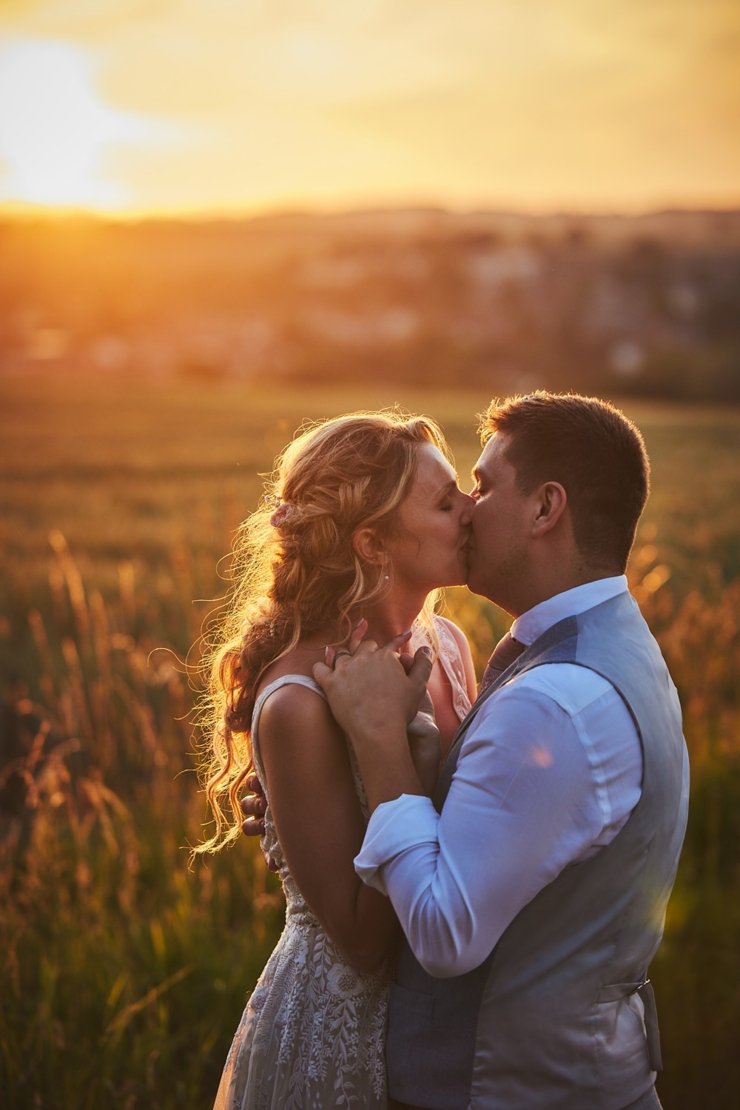 golden hour portraits at Upton Barn